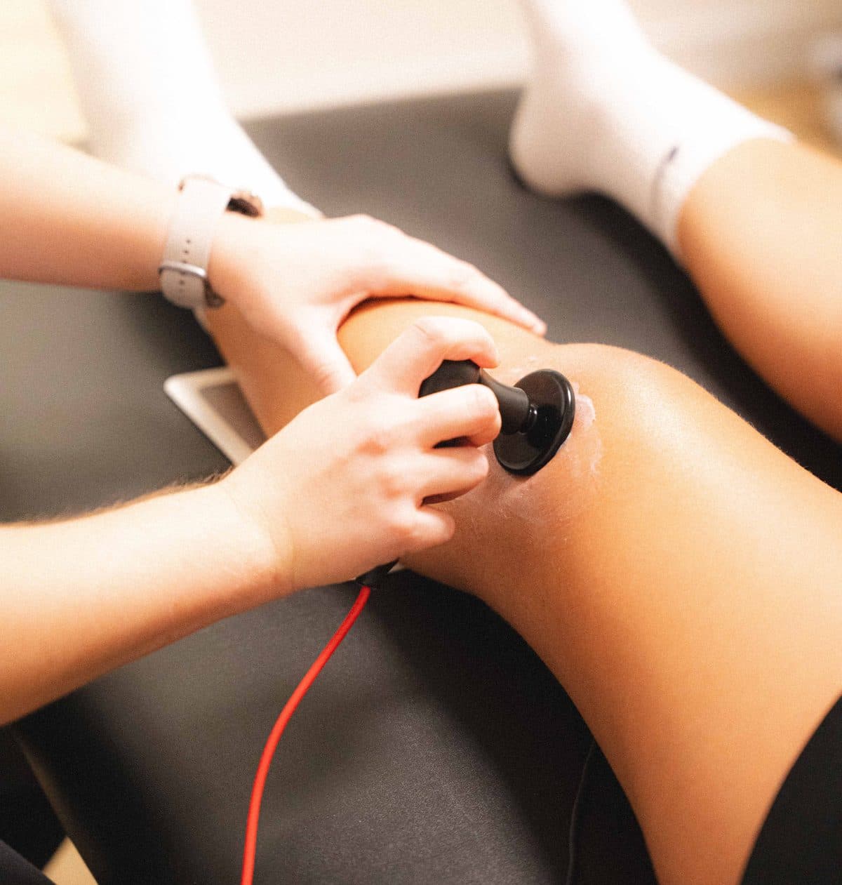 Tratamiento con electroterapia en la rodilla